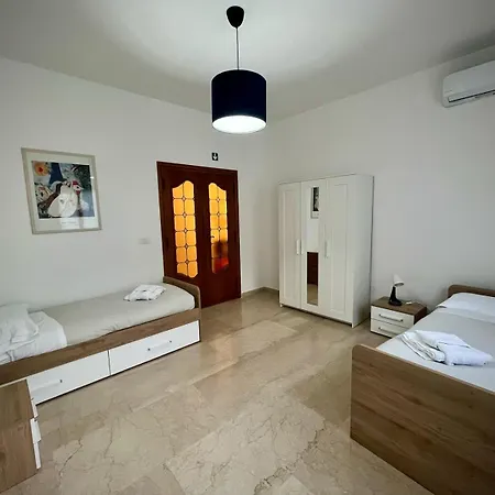 Domus Lidia Apartman *